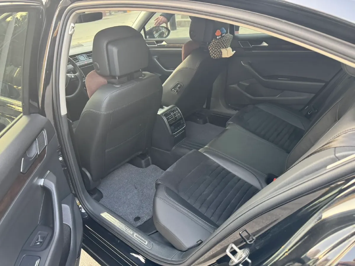 2018 Volkswagen Magotan 1.8T 180HP L4 7DCT,autocango,china used car exporter,china ev exporter,chinese used car exporter,chinese used ev exporter