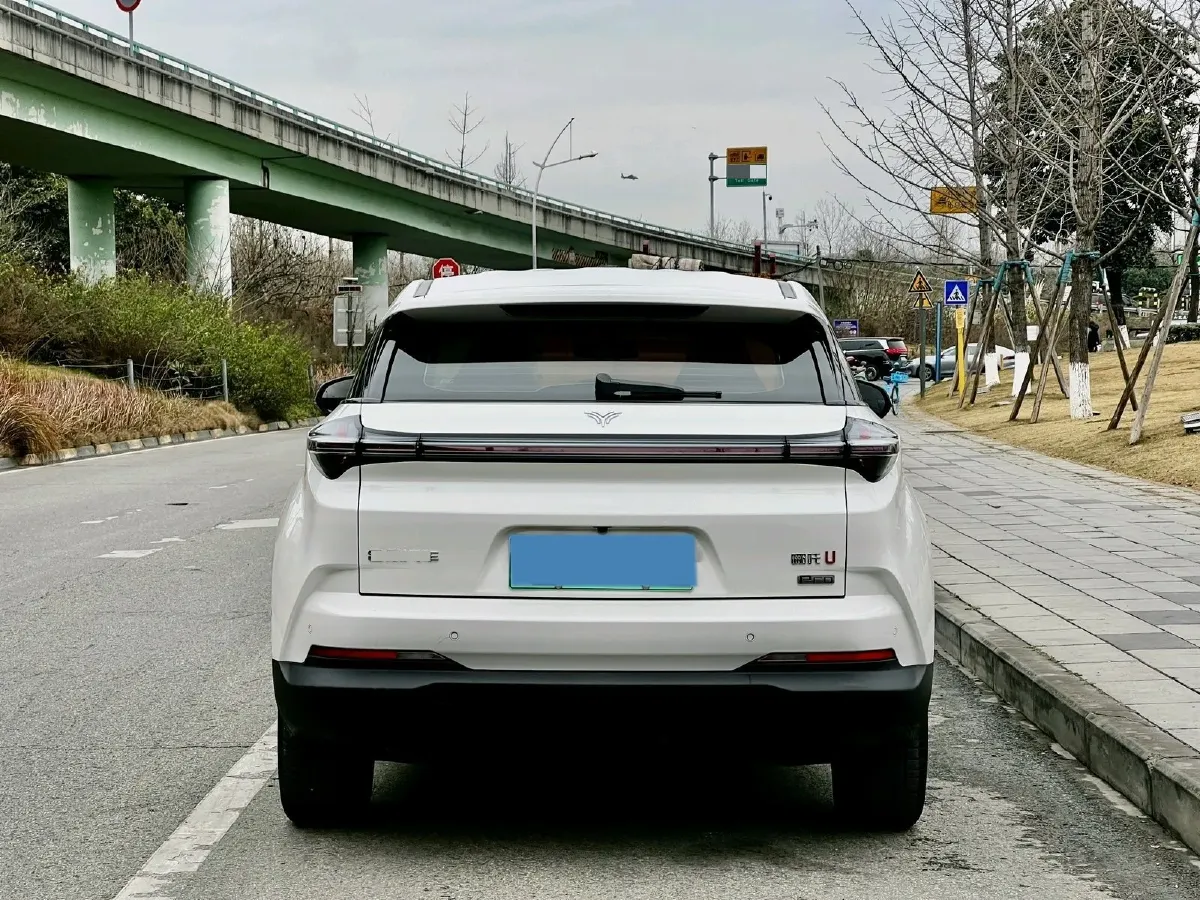 2022 Venucia Grand V 1.5T 190HP L4 7DCT,autocango,china used car exporter,china ev exporter,chinese used car exporter,chinese used ev exporter