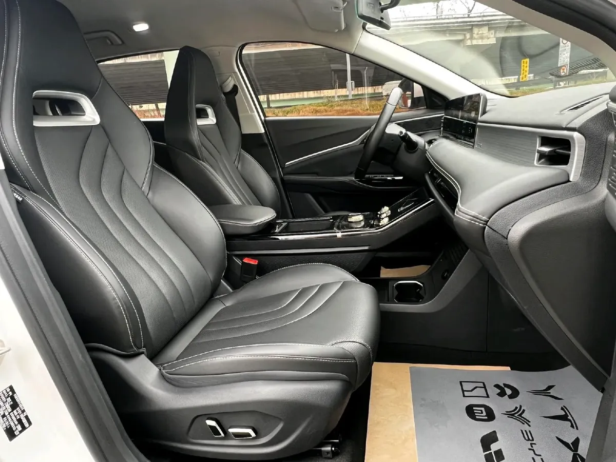 2022 Venucia Grand V 1.5T 190HP L4 7DCT,autocango,china used car exporter,china ev exporter,chinese used car exporter,chinese used ev exporter