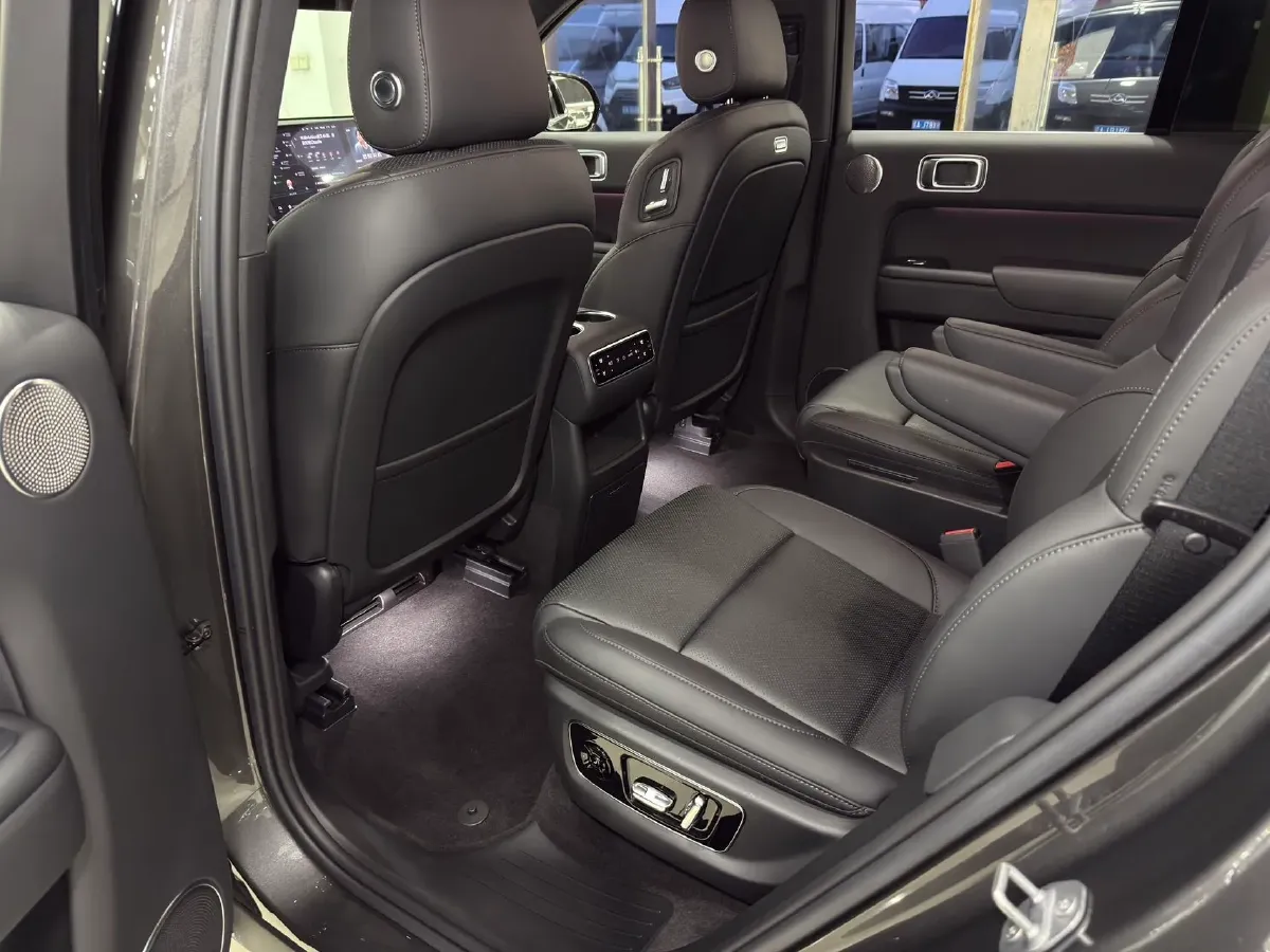 2024 Volvo S60 2.0T 197HP L4 7DCT,autocango,china used car exporter,china ev exporter,chinese used car exporter,chinese used ev exporter