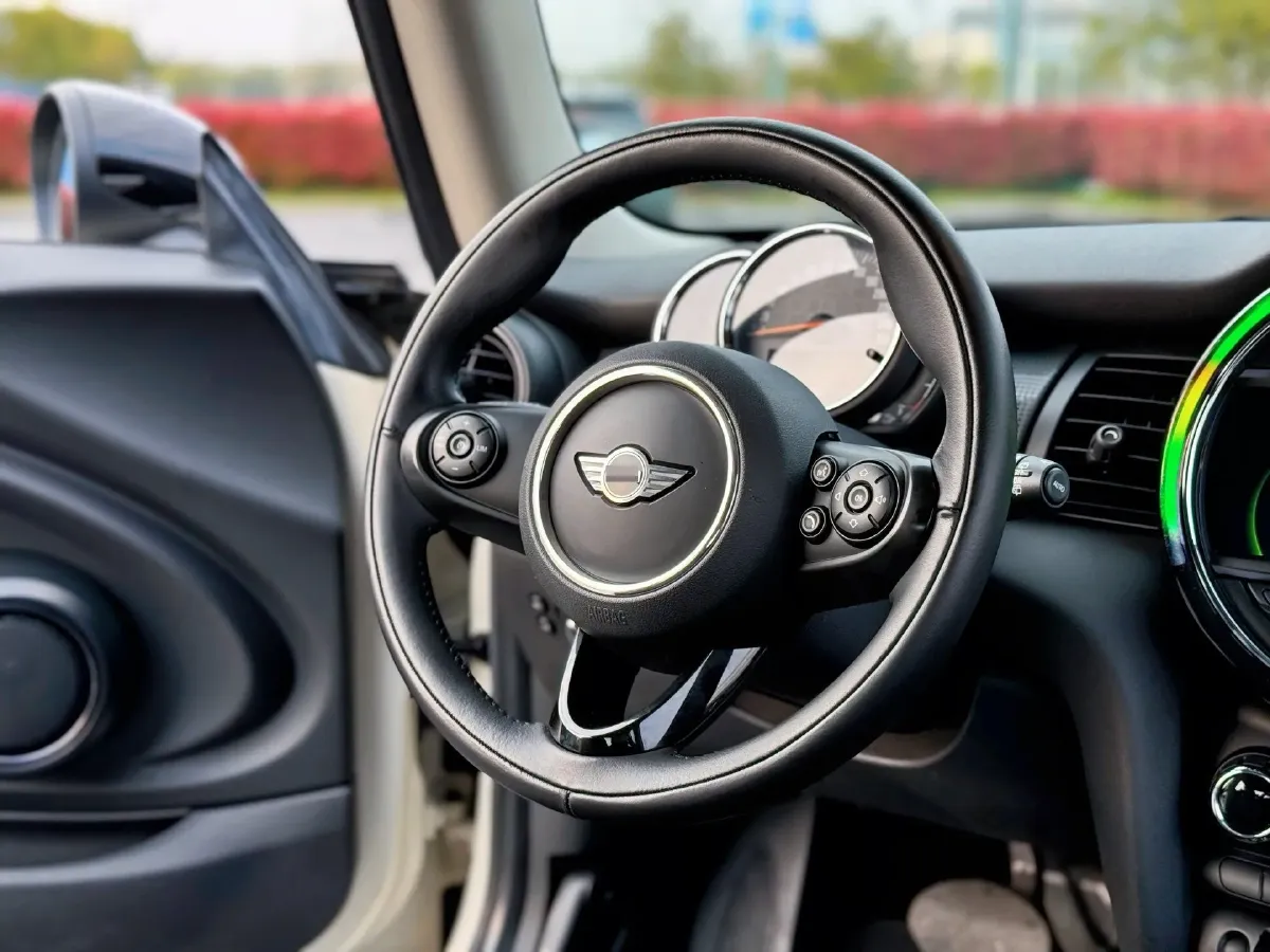 2016 MINI MINI 1.5T 136HP L3 6AT,autocango,china used car exporter,china ev exporter,chinese used car exporter,chinese used ev exporter