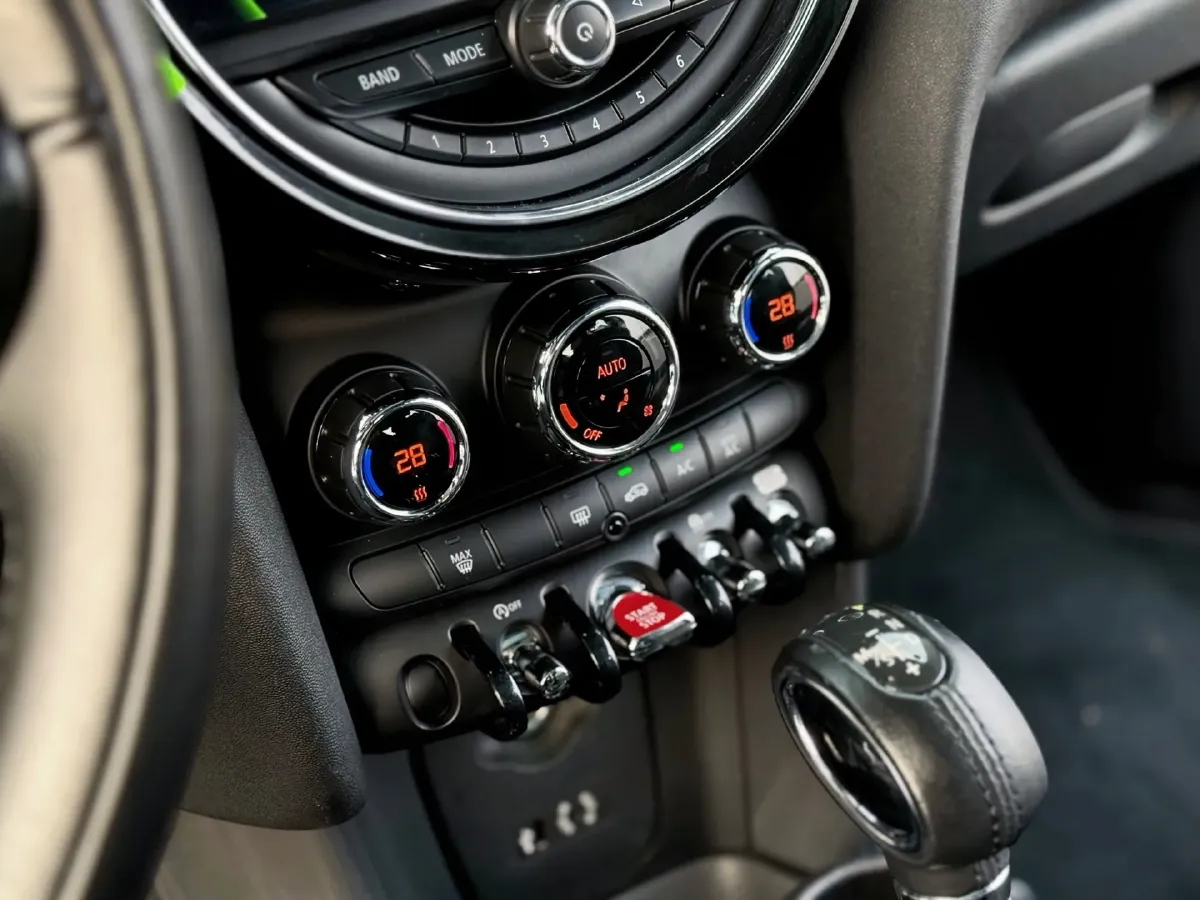 2016 MINI MINI 1.5T 136HP L3 6AT,autocango,china used car exporter,china ev exporter,chinese used car exporter,chinese used ev exporter