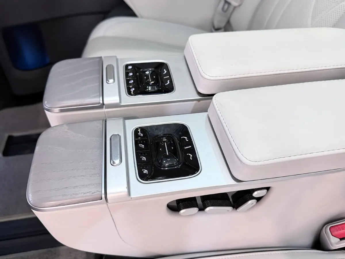 2024 Xpeng X9 BEV 101.5KWH,autocango,china used car exporter,china ev exporter,chinese used car exporter,chinese used ev exporter