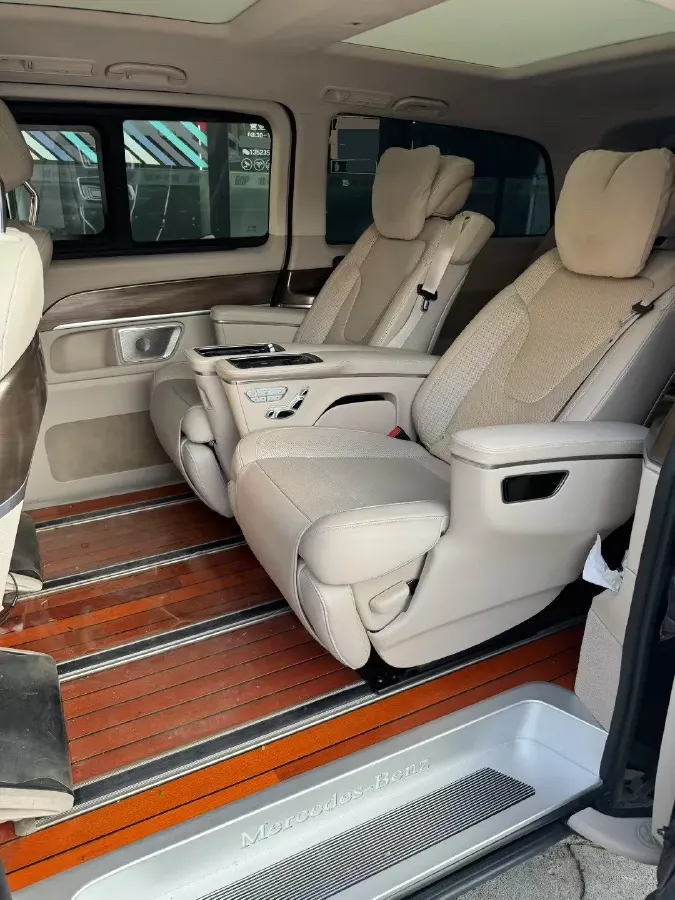 2022 Mercedes-Benz V Class 2.0T 211HP L4 9AT,autocango,china used car exporter,china ev exporter,chinese used car exporter,chinese used ev exporter