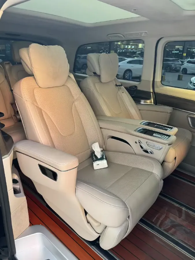 2022 Mercedes-Benz V Class 2.0T 211HP L4 9AT,autocango,china used car exporter,china ev exporter,chinese used car exporter,chinese used ev exporter