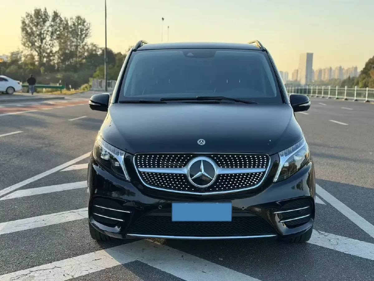 2022 Mercedes-Benz V Class 2.0T 211HP L4 9AT,autocango,china used car exporter,china ev exporter,chinese used car exporter,chinese used ev exporter