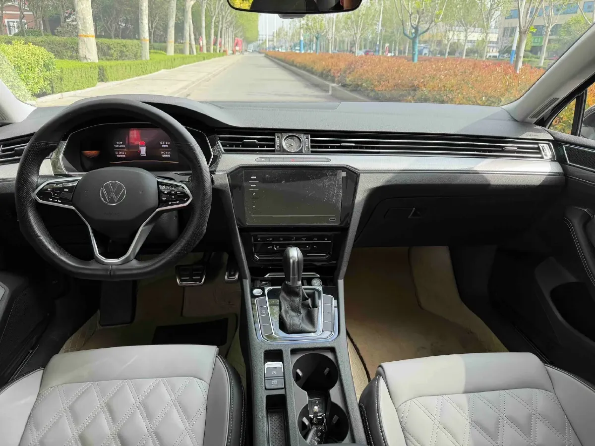 2023 Volkswagen Magotan 2.0T 186HP L4 7DCT,autocango,china used car exporter,china ev exporter,chinese used car exporter,chinese used ev exporter