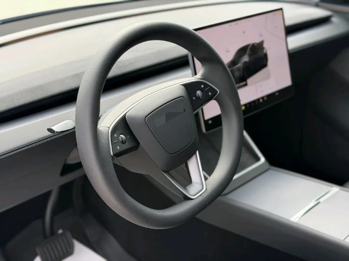 2025 Tesla Model Y BEV 62.5KWH,autocango,china used car exporter,china ev exporter,chinese used car exporter,chinese used ev exporter