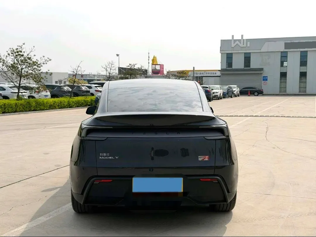 2025 Tesla Model Y BEV 62.5KWH,autocango,china used car exporter,china ev exporter,chinese used car exporter,chinese used ev exporter