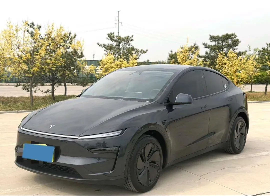 2025 Tesla Model Y BEV 62.5KWH,autocango,china used car exporter,china ev exporter,chinese used car exporter,chinese used ev exporter