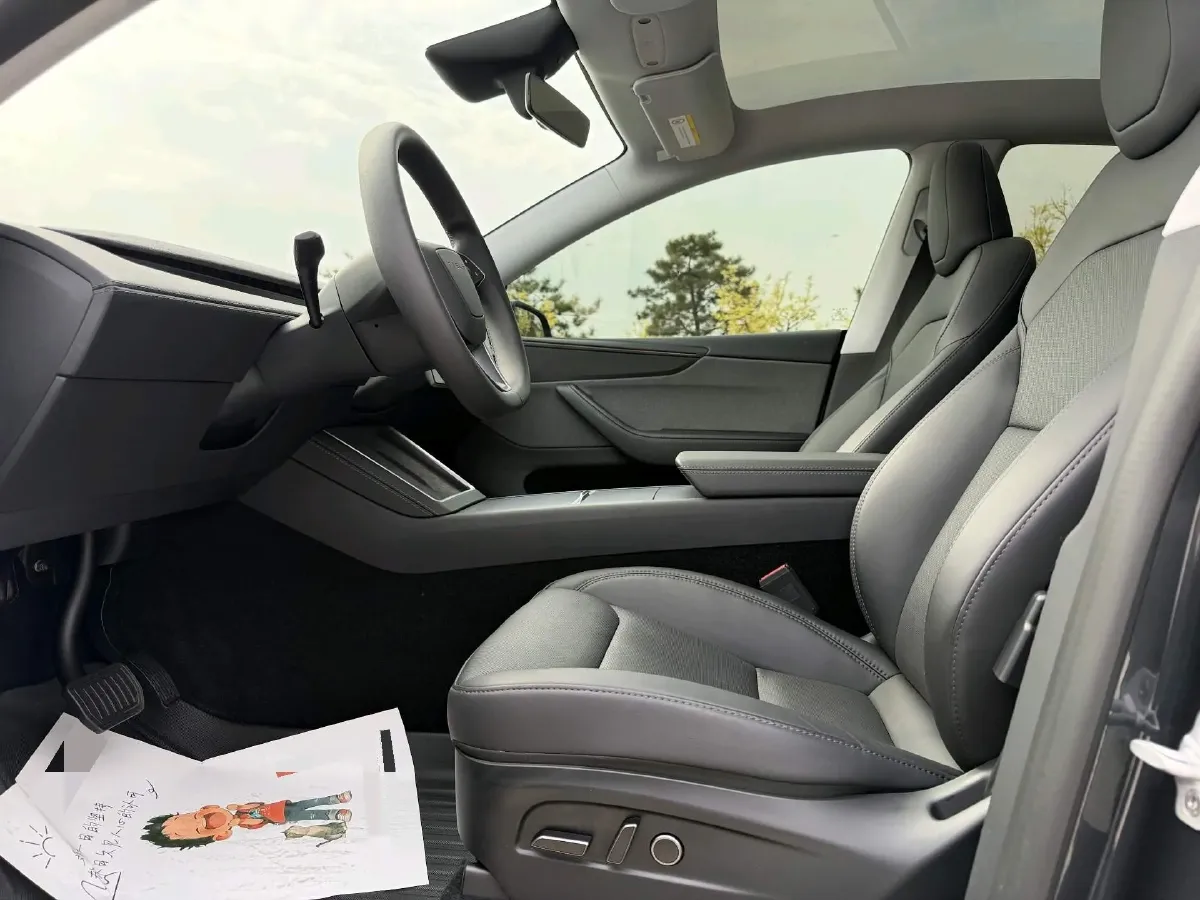 2025 Tesla Model Y BEV 62.5KWH,autocango,china used car exporter,china ev exporter,chinese used car exporter,chinese used ev exporter