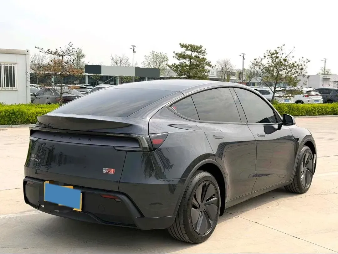 2025 Tesla Model Y BEV 62.5KWH,autocango,china used car exporter,china ev exporter,chinese used car exporter,chinese used ev exporter