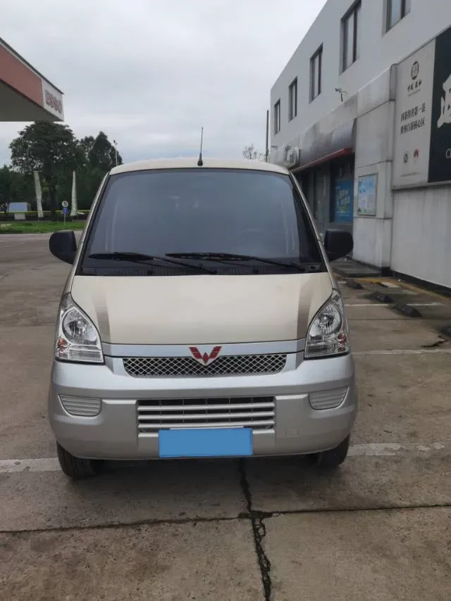 2021 WuLing RongGuang 1.5L 99HP L4 5MT,autocango,china used car exporter,china ev exporter,chinese used car exporter,chinese used ev exporter