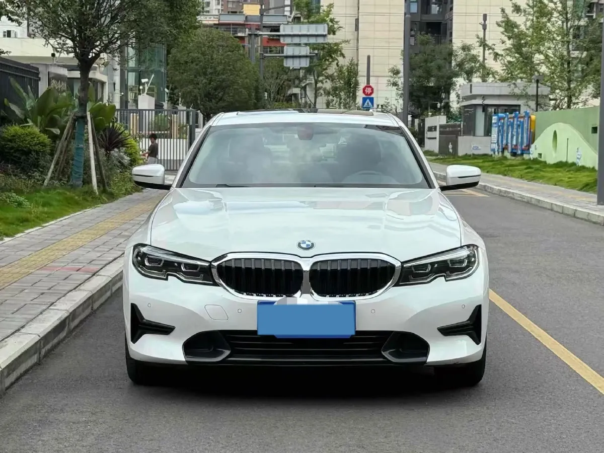 2022 BMW 3 Series 2.0T 156HP L4 8AT,autocango,china used car exporter,china ev exporter,chinese used car exporter,chinese used ev exporter