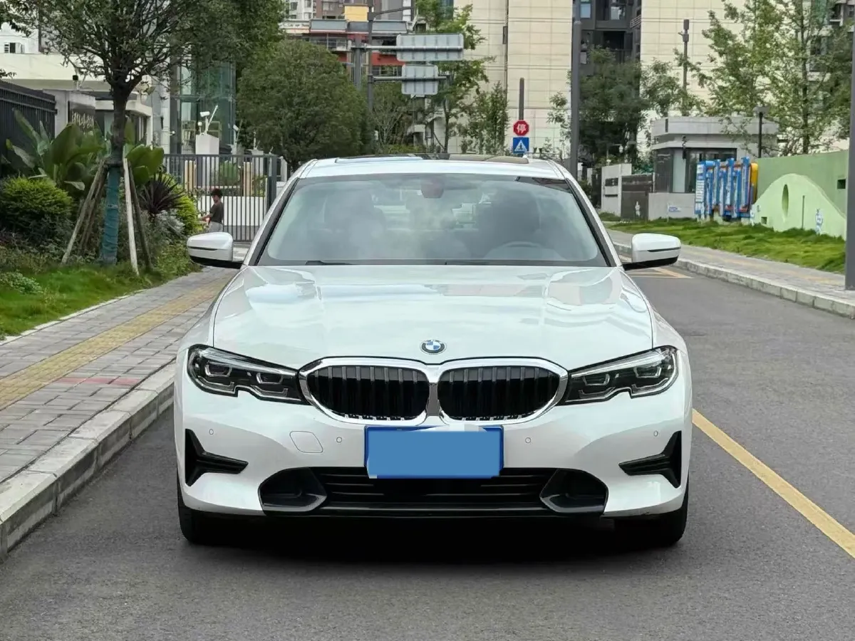 2022 BMW 3 Series 2.0T 156HP L4 8AT,autocango,china used car exporter,china ev exporter,chinese used car exporter,chinese used ev exporter