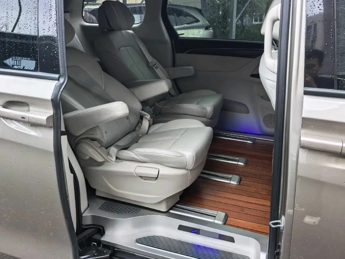 2023 Buick GL8 2.0T 237HP L4 9AT,autocango,china used car exporter,china ev exporter,chinese used car exporter,chinese used ev exporter