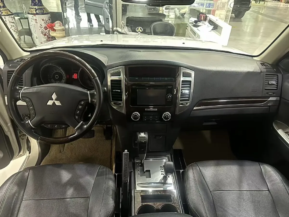 2018 Mitsubishi Pajero 3.0L 174HP V6 5AT,autocango,china used car exporter,china ev exporter,chinese used car exporter,chinese used ev exporter