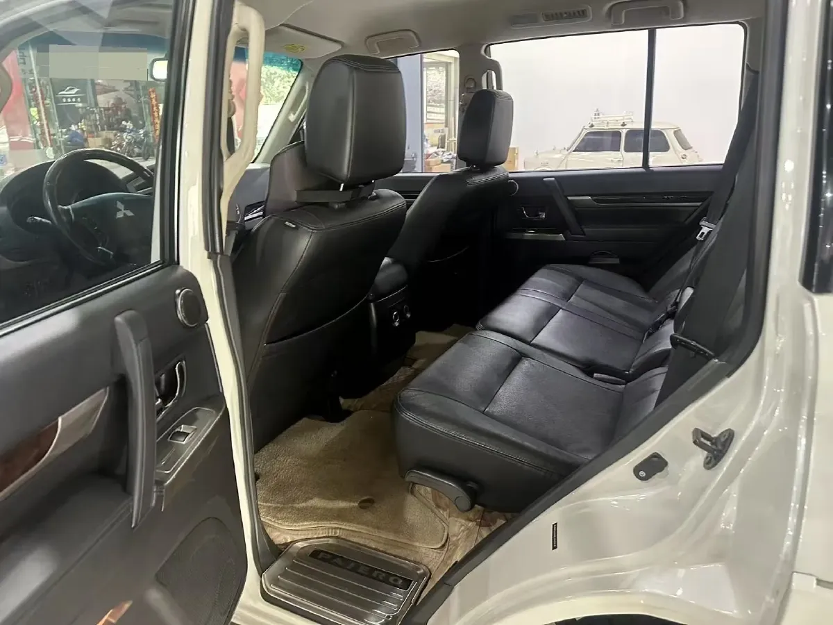 2018 Mitsubishi Pajero 3.0L 174HP V6 5AT,autocango,china used car exporter,china ev exporter,chinese used car exporter,chinese used ev exporter
