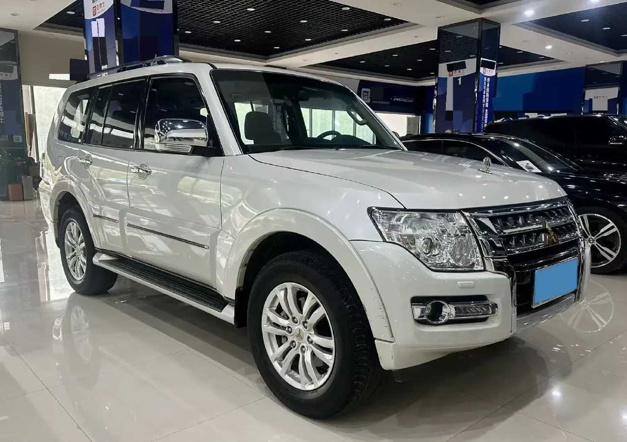 2018 Mitsubishi Pajero 3.0L 174HP V6 5AT,autocango,china used car exporter,china ev exporter,chinese used car exporter,chinese used ev exporter