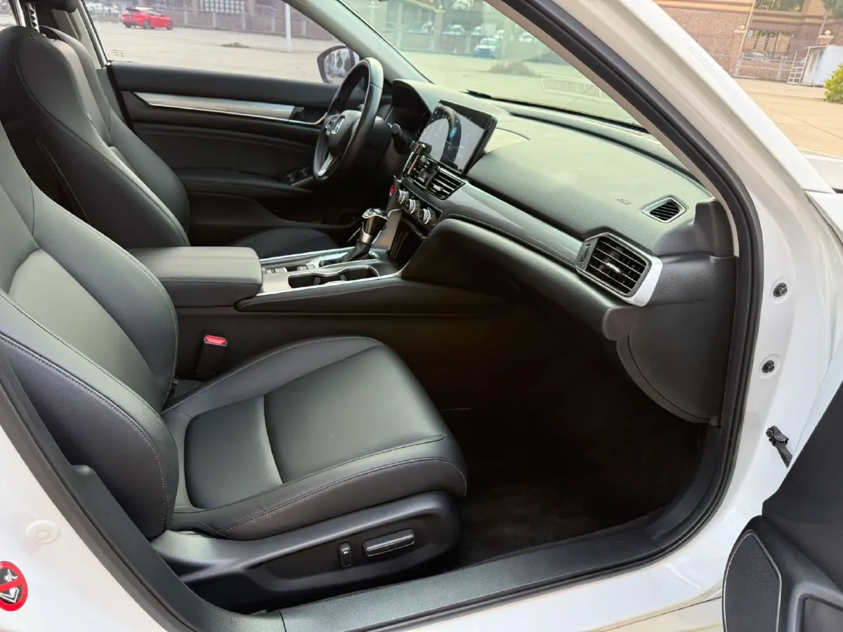 2022 Honda Accord 1.5T 194HP L4 CVT,autocango,china used car exporter,china ev exporter,chinese used car exporter,chinese used ev exporter