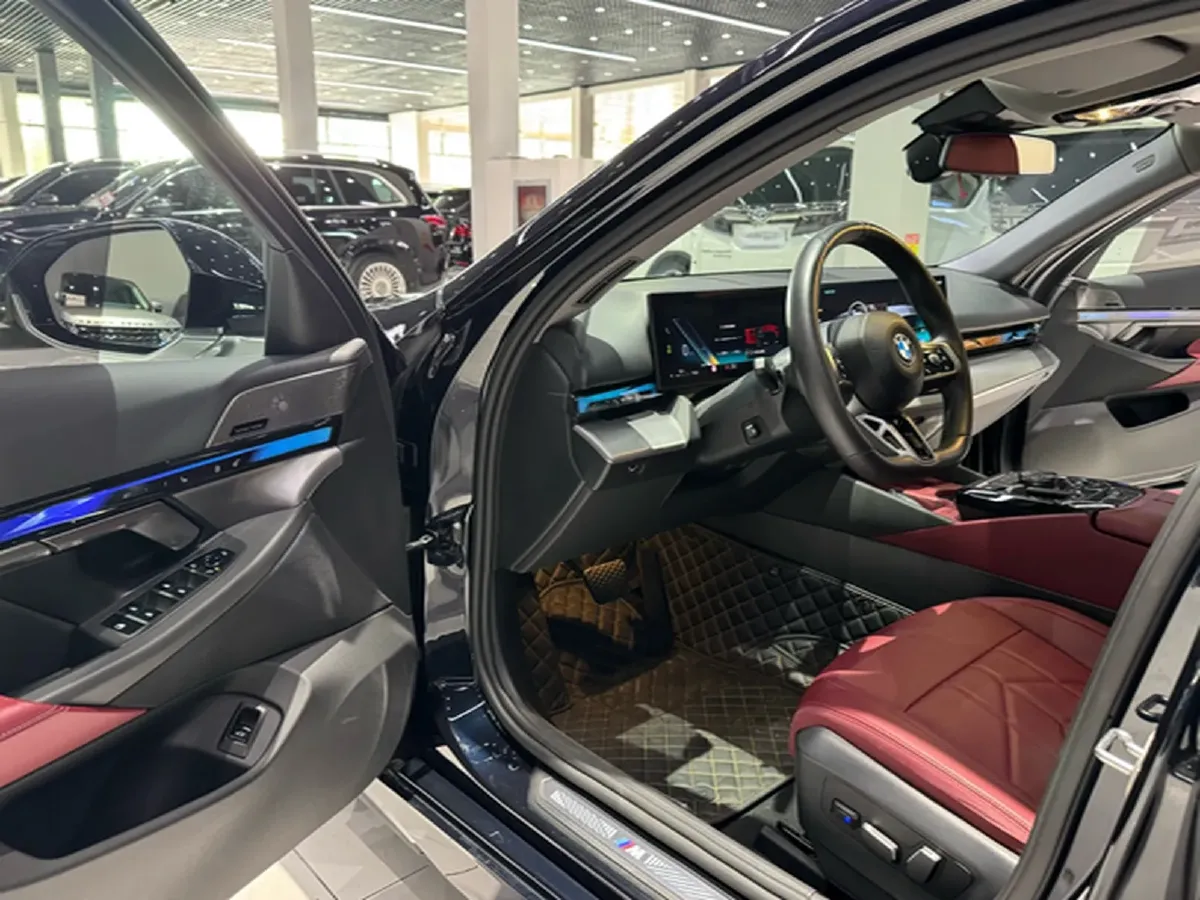 2024 BMW 5 Series 2.0T 258HP L4 8AT,autocango,china used car exporter,china ev exporter,chinese used car exporter,chinese used ev exporter