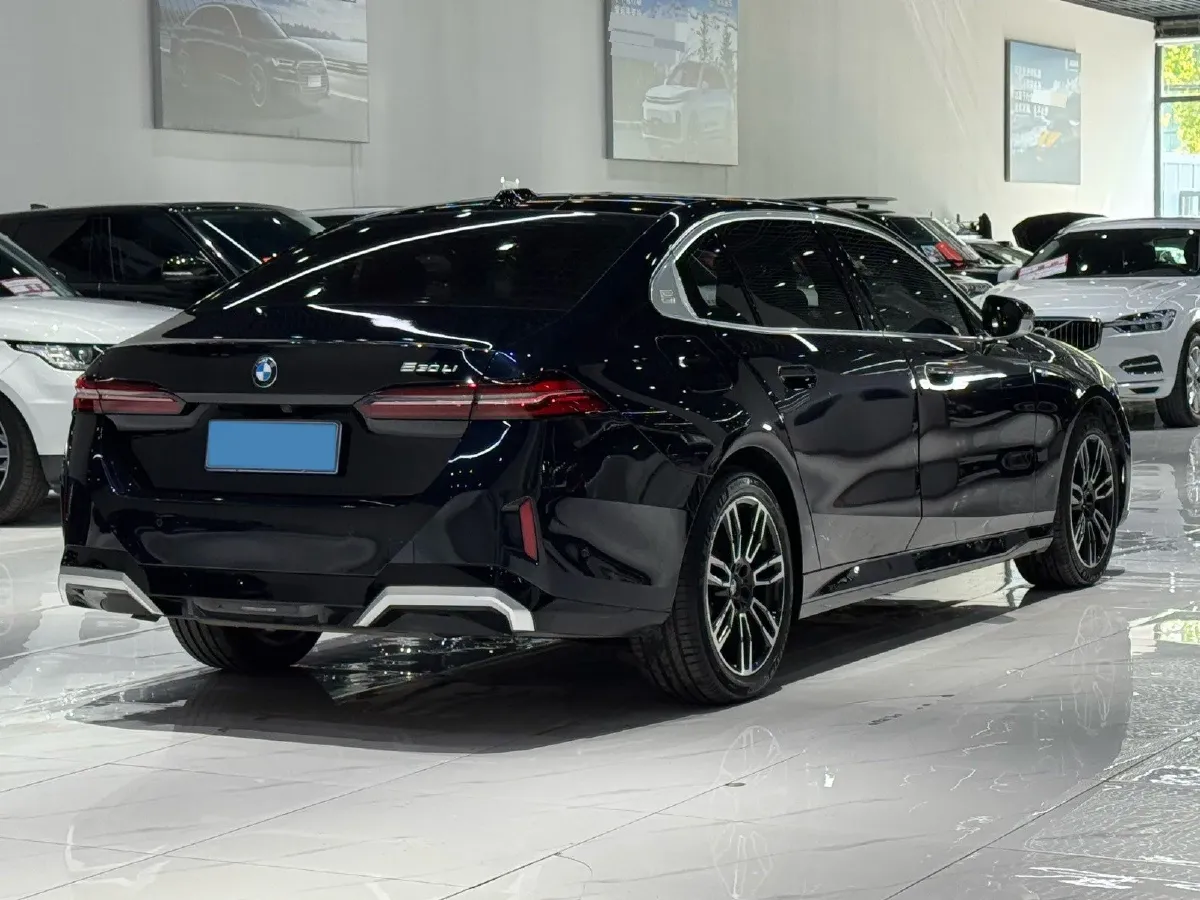 2024 BMW 5 Series 2.0T 258HP L4 8AT,autocango,china used car exporter,china ev exporter,chinese used car exporter,chinese used ev exporter