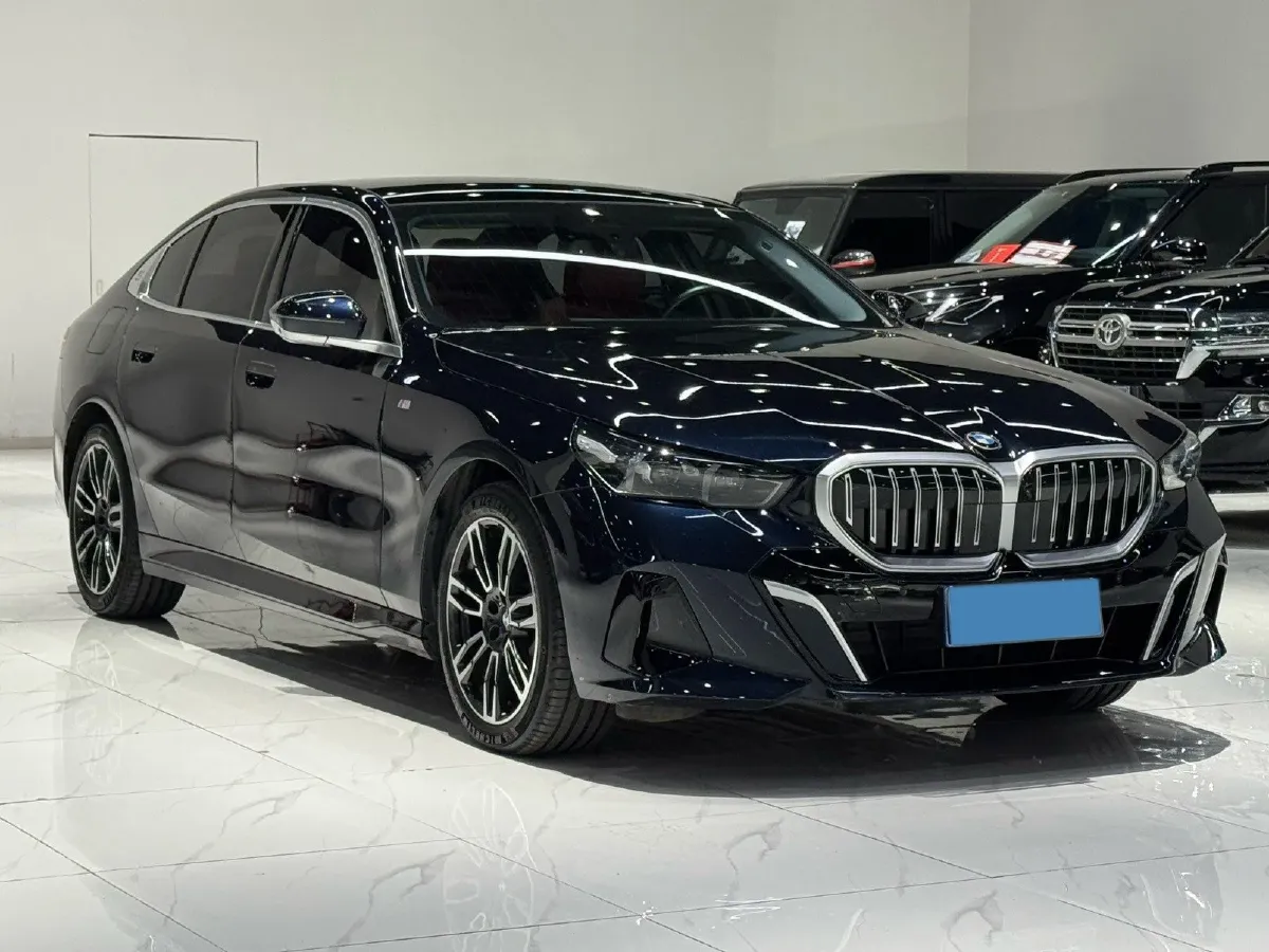 2024 BMW 5 Series 2.0T 258HP L4 8AT,autocango,china used car exporter,china ev exporter,chinese used car exporter,chinese used ev exporter