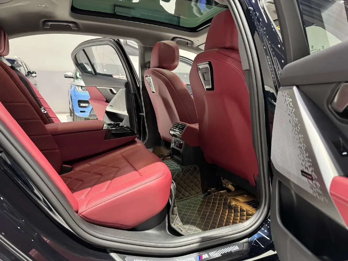 2024 BMW 5 Series 2.0T 258HP L4 8AT,autocango,china used car exporter,china ev exporter,chinese used car exporter,chinese used ev exporter