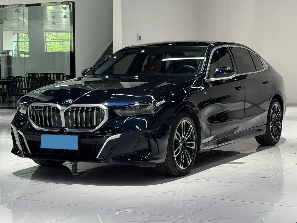 2024 BMW 5 Series 2.0T 258HP L4 8AT,autocango,china used car exporter,china ev exporter,chinese used car exporter,chinese used ev exporter