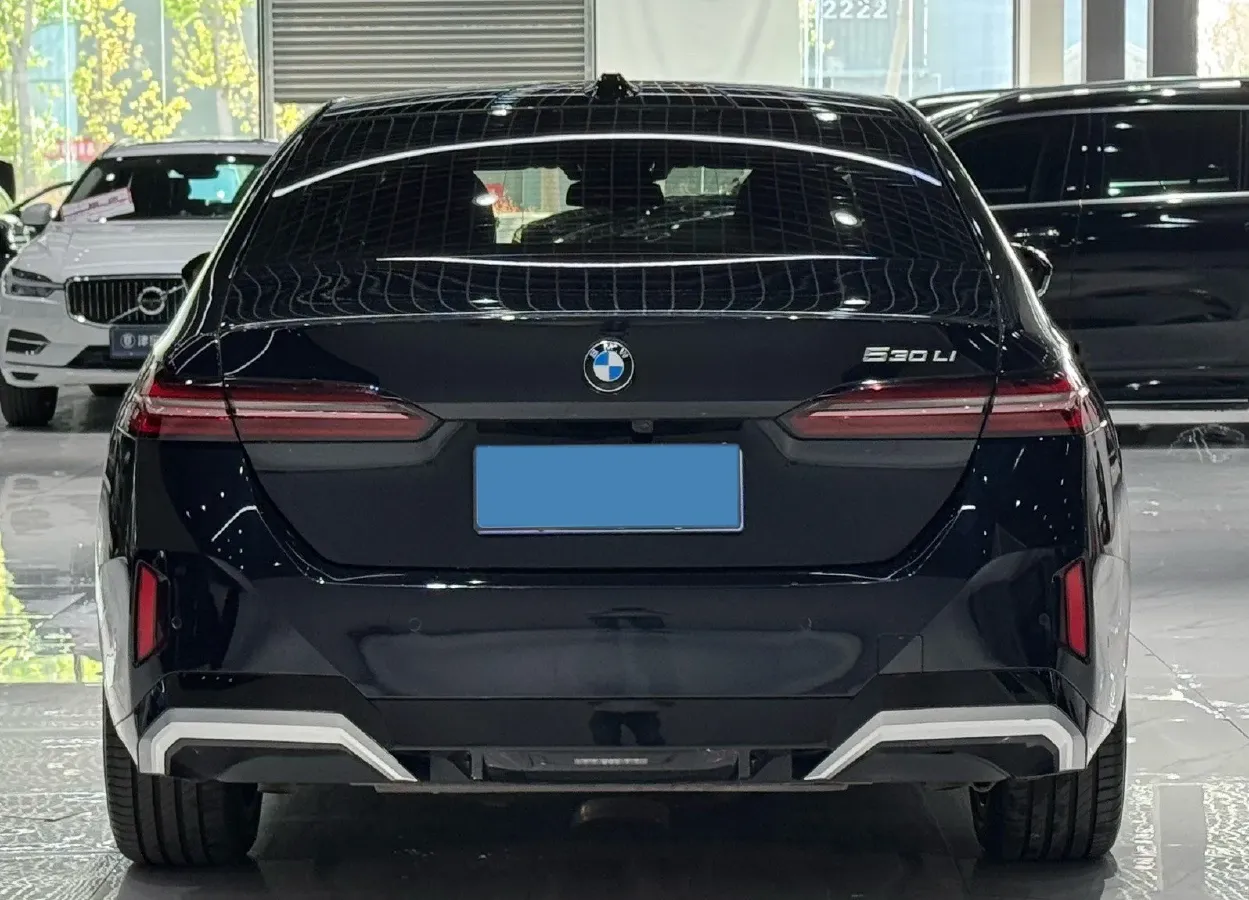 2024 BMW 5 Series 2.0T 258HP L4 8AT,autocango,china used car exporter,china ev exporter,chinese used car exporter,chinese used ev exporter