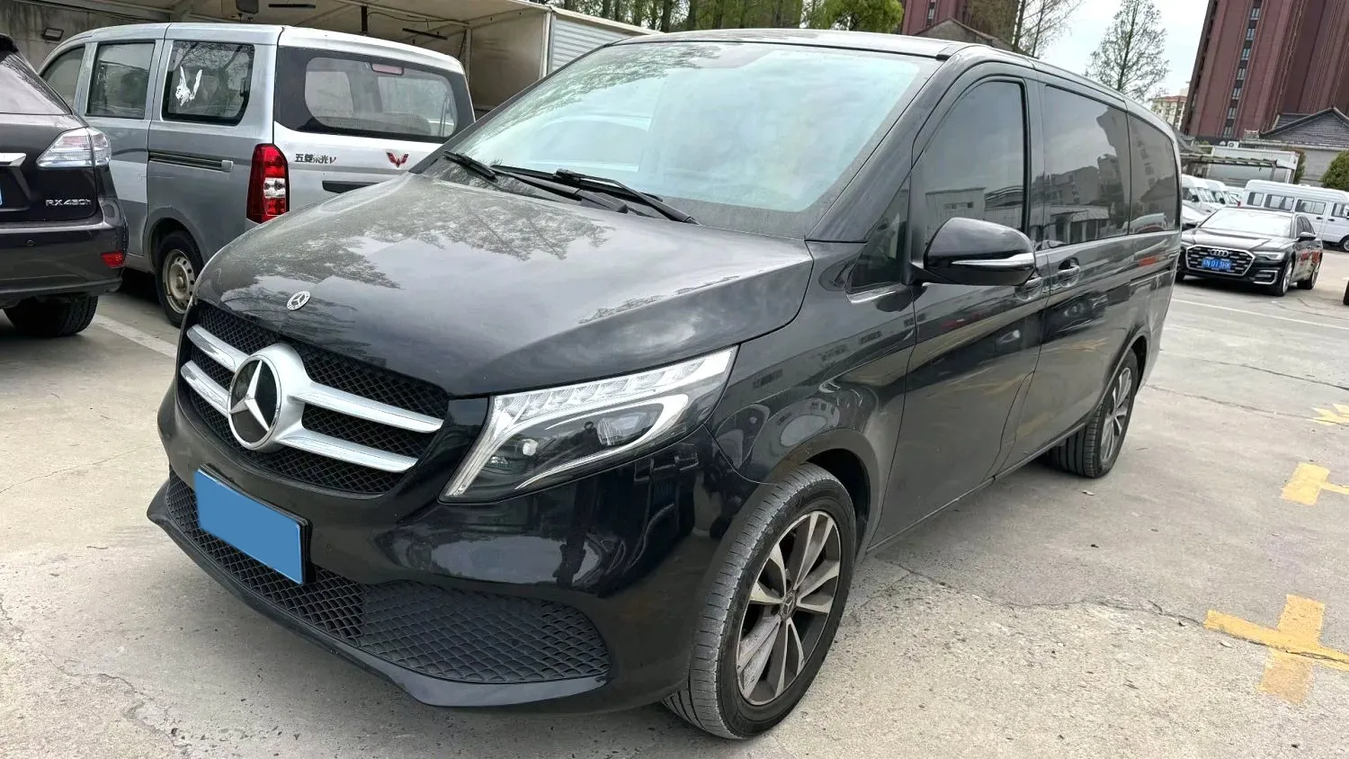 2021 Mercedes-Benz V Class 2.0T 211HP L4 9AT,autocango,china used car exporter,china ev exporter,chinese used car exporter,chinese used ev exporter