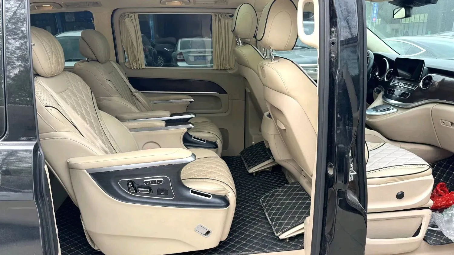 2021 Mercedes-Benz V Class 2.0T 211HP L4 9AT,autocango,china used car exporter,china ev exporter,chinese used car exporter,chinese used ev exporter