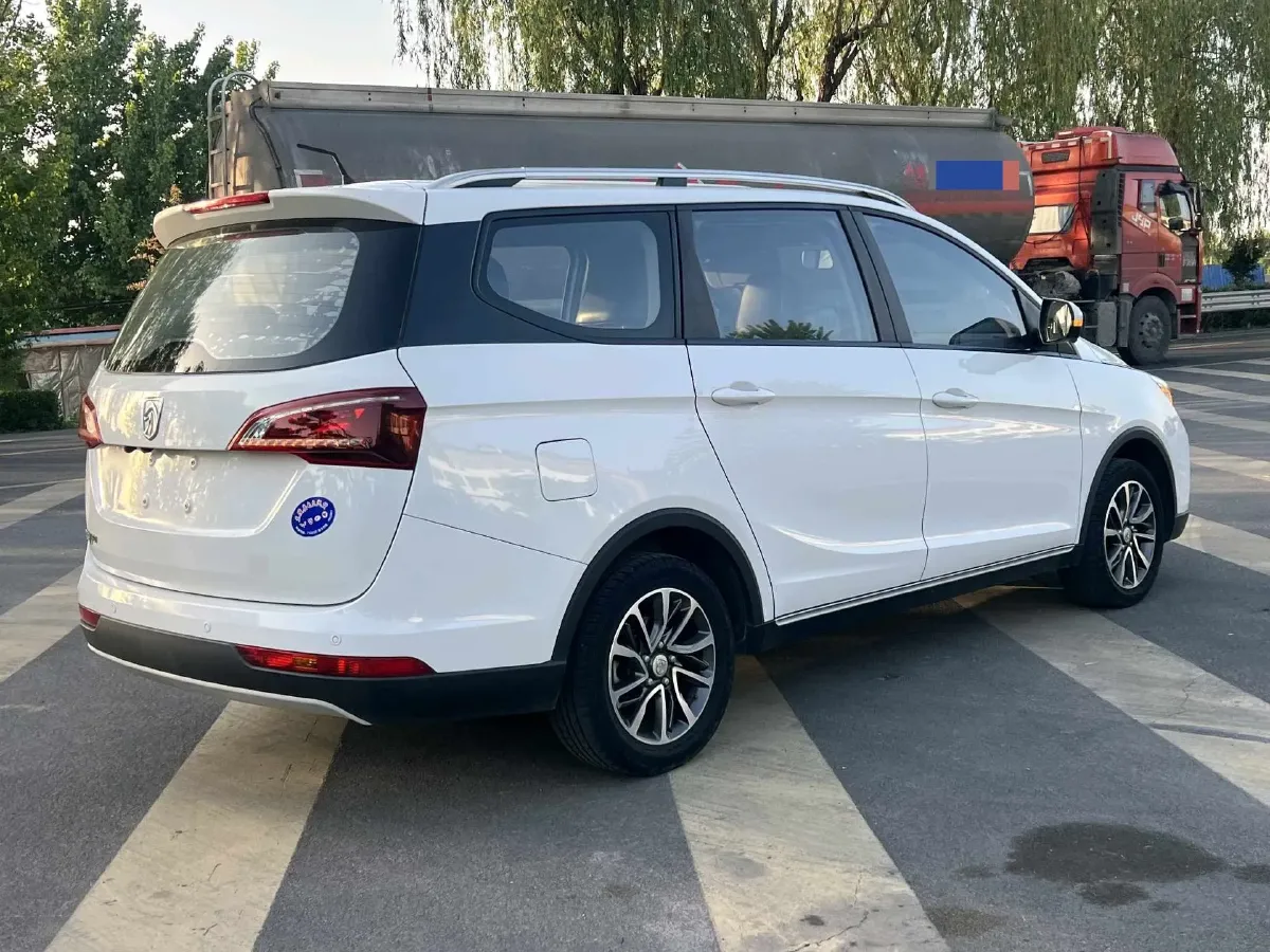 2019 BaoJun 730 1.5L 112HP L4 6MT,autocango,china used car exporter,china ev exporter,chinese used car exporter,chinese used ev exporter
