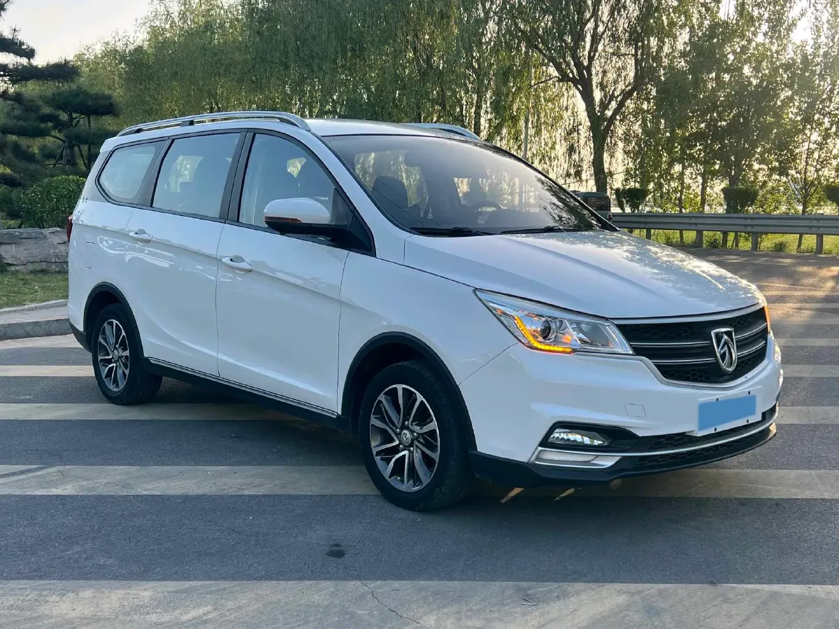 2019 BaoJun 730 1.5L 112HP L4 6MT,autocango,china used car exporter,china ev exporter,chinese used car exporter,chinese used ev exporter