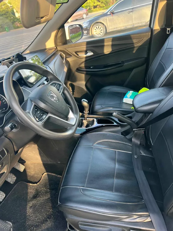 2019 BaoJun 730 1.5L 112HP L4 6MT,autocango,china used car exporter,china ev exporter,chinese used car exporter,chinese used ev exporter