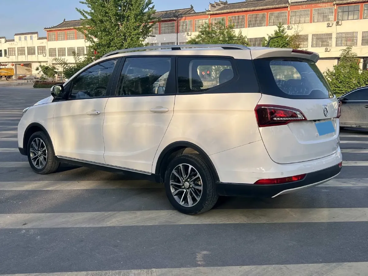 2019 BaoJun 730 1.5L 112HP L4 6MT,autocango,china used car exporter,china ev exporter,chinese used car exporter,chinese used ev exporter