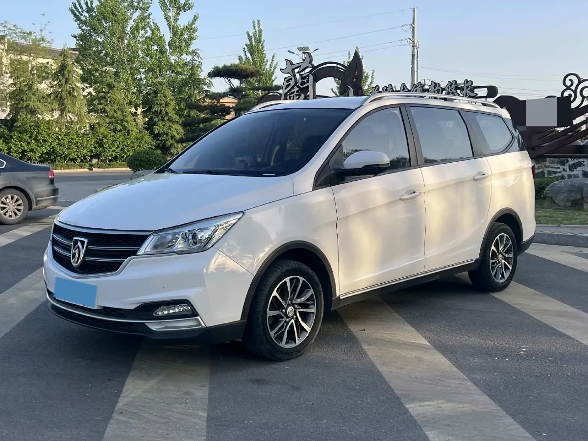 2019 BaoJun 730 1.5L 112HP L4 6MT,autocango,china used car exporter,china ev exporter,chinese used car exporter,chinese used ev exporter