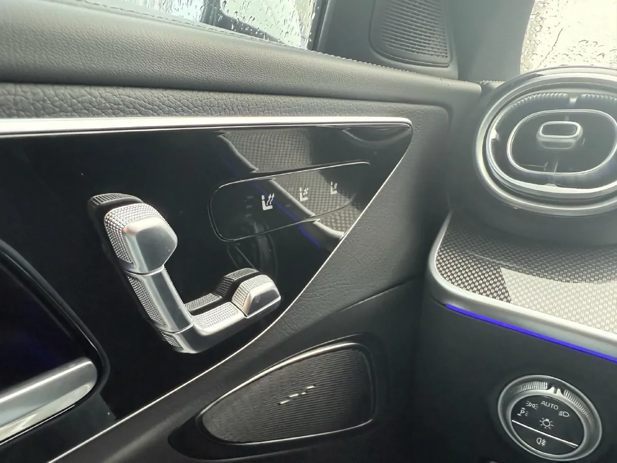 2025 Mercedes-Benz C Class 2.0T 204HP L4 9AT PHEV 25.4KWH,autocango,china used car exporter,china ev exporter,chinese used car exporter,chinese used ev exporter