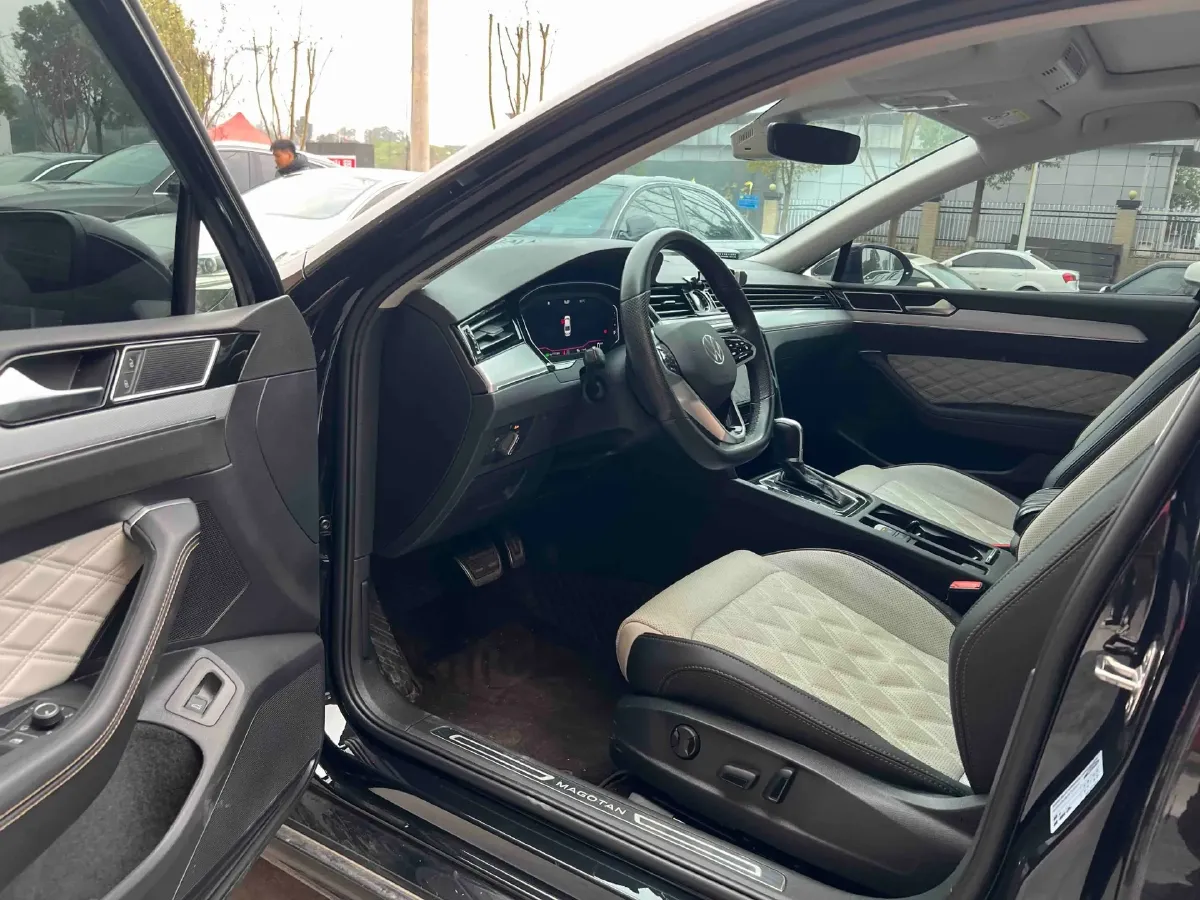 2023 Volkswagen Magotan 2.0T 186HP L4 7DCT,autocango,china used car exporter,china ev exporter,chinese used car exporter,chinese used ev exporter