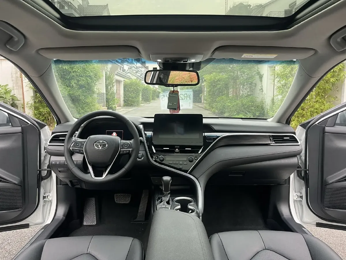 2021 Toyota Camry 2.5L 209HP L4 8AT,autocango,china used car exporter,china ev exporter,chinese used car exporter,chinese used ev exporter