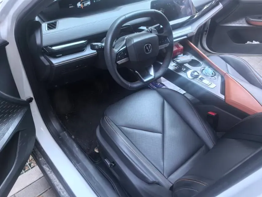 2022 ChangAn UNI-V 1.5T 188HP L4 7DCT,autocango,china used car exporter,china ev exporter,chinese used car exporter,chinese used ev exporter