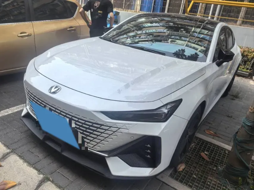 2022 ChangAn UNI-V 1.5T 188HP L4 7DCT,autocango,china used car exporter,china ev exporter,chinese used car exporter,chinese used ev exporter