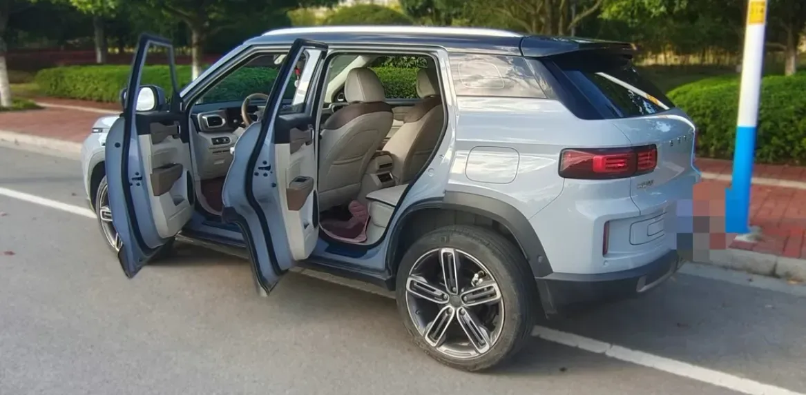 2023 Geely ICON 1.5T 181HP L4 7DCT,autocango,china used car exporter,china ev exporter,chinese used car exporter,chinese used ev exporter