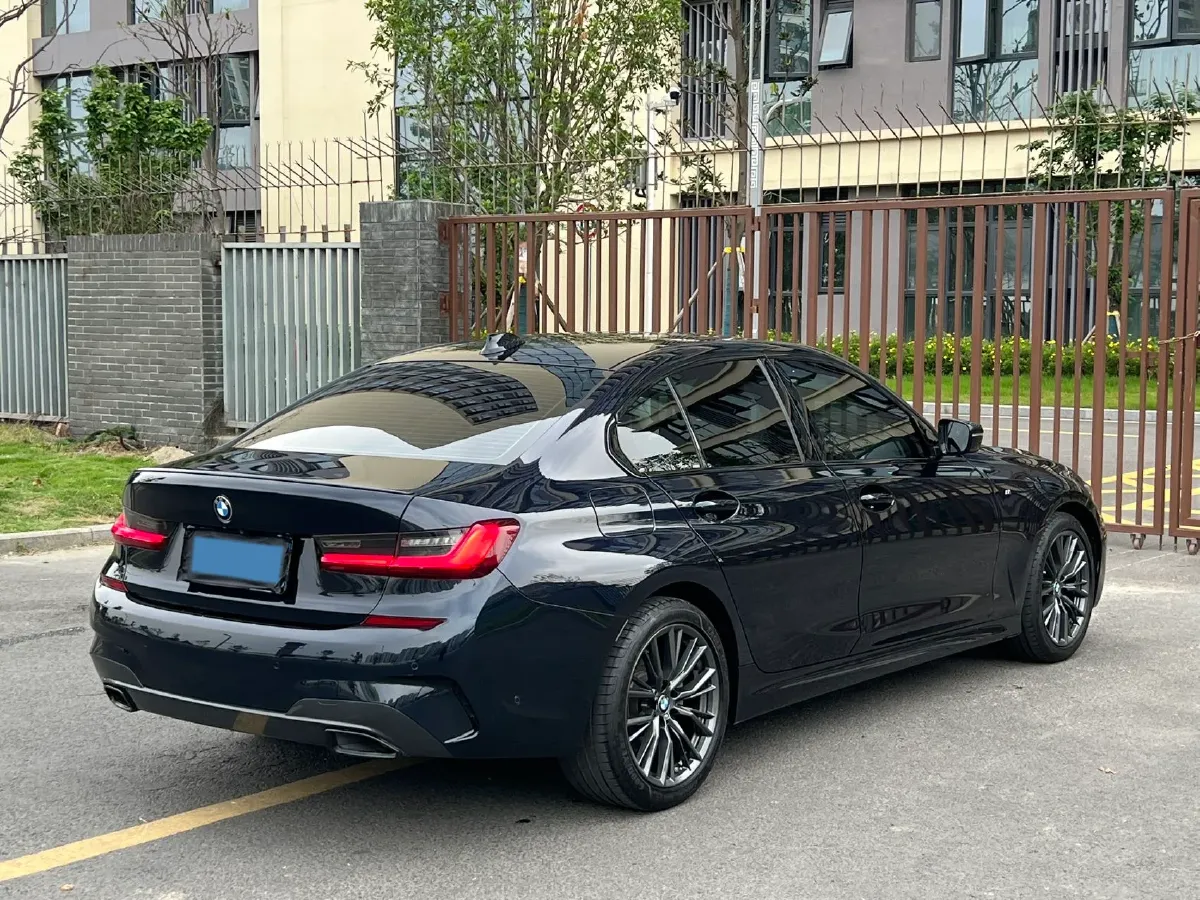 2022 BMW 3 Series 2.0T 184HP L4 8AT,autocango,china used car exporter,china ev exporter,chinese used car exporter,chinese used ev exporter