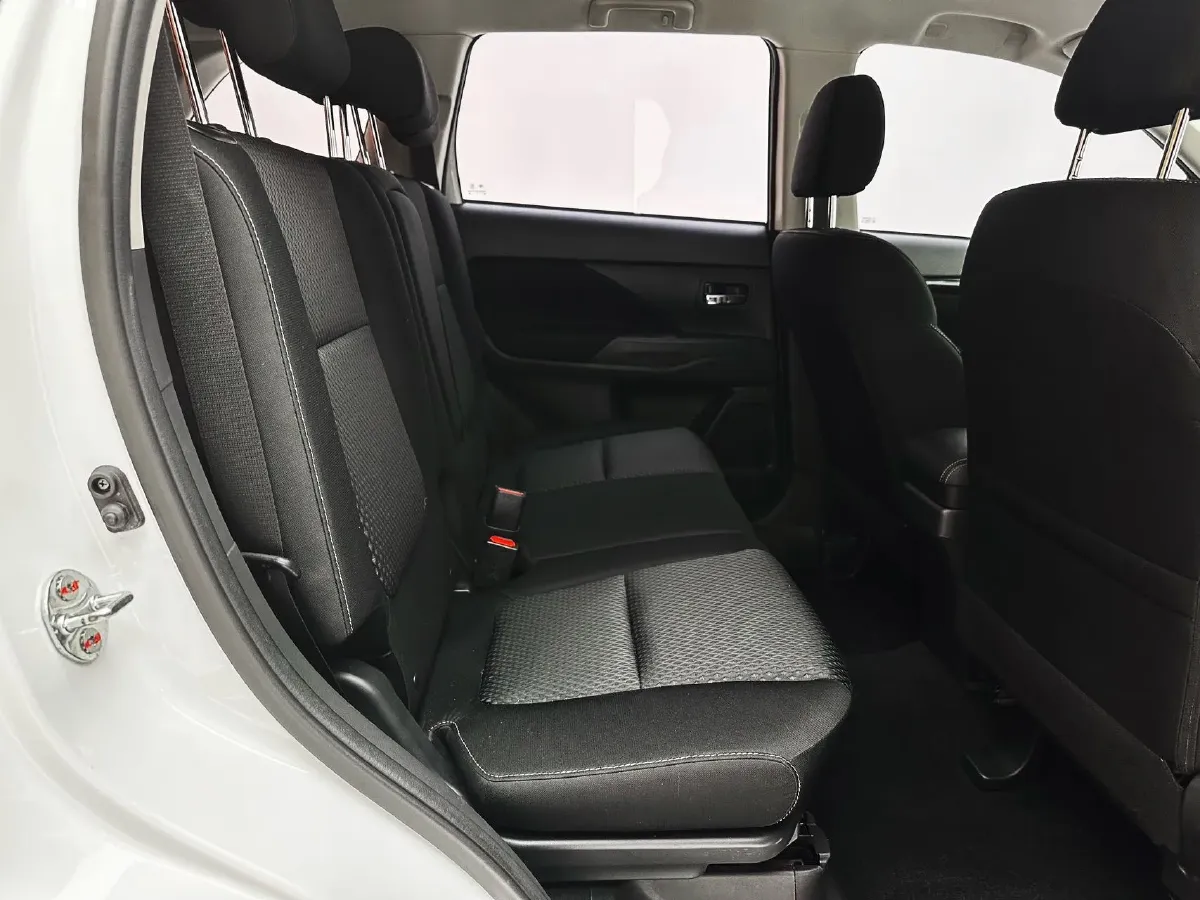 2021 Mitsubishi Outlander 2.0L 166HP L4 CVT,autocango,china used car exporter,china ev exporter,chinese used car exporter,chinese used ev exporter