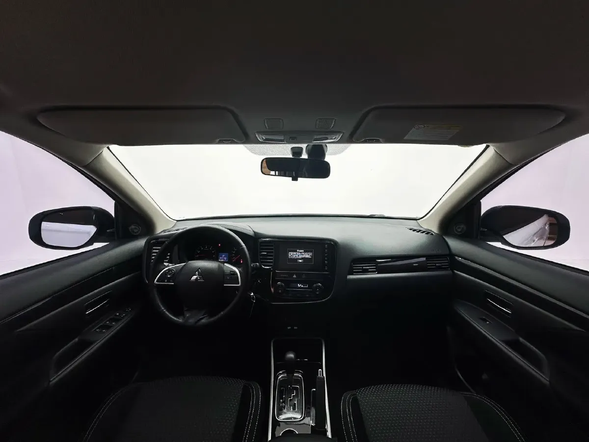 2021 Mitsubishi Outlander 2.0L 166HP L4 CVT,autocango,china used car exporter,china ev exporter,chinese used car exporter,chinese used ev exporter