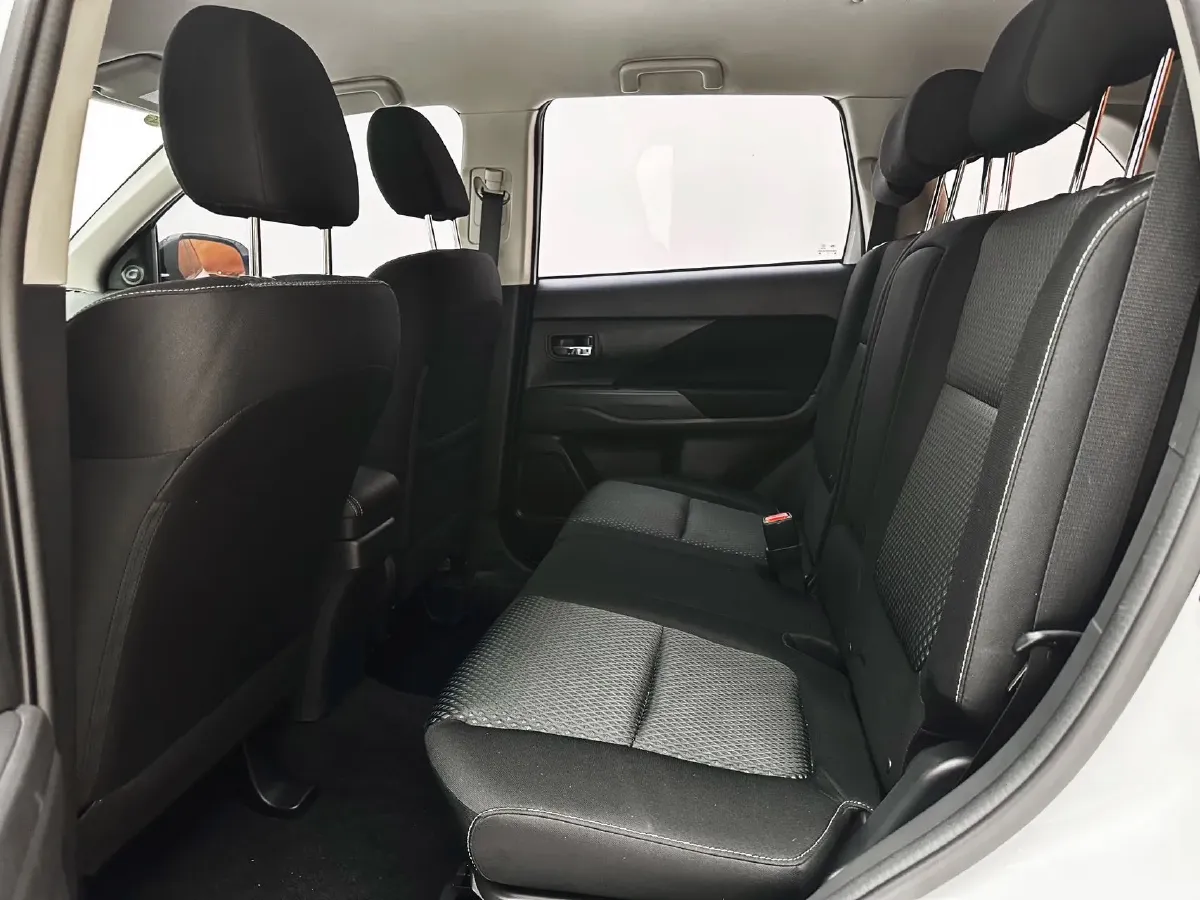 2021 Mitsubishi Outlander 2.0L 166HP L4 CVT,autocango,china used car exporter,china ev exporter,chinese used car exporter,chinese used ev exporter