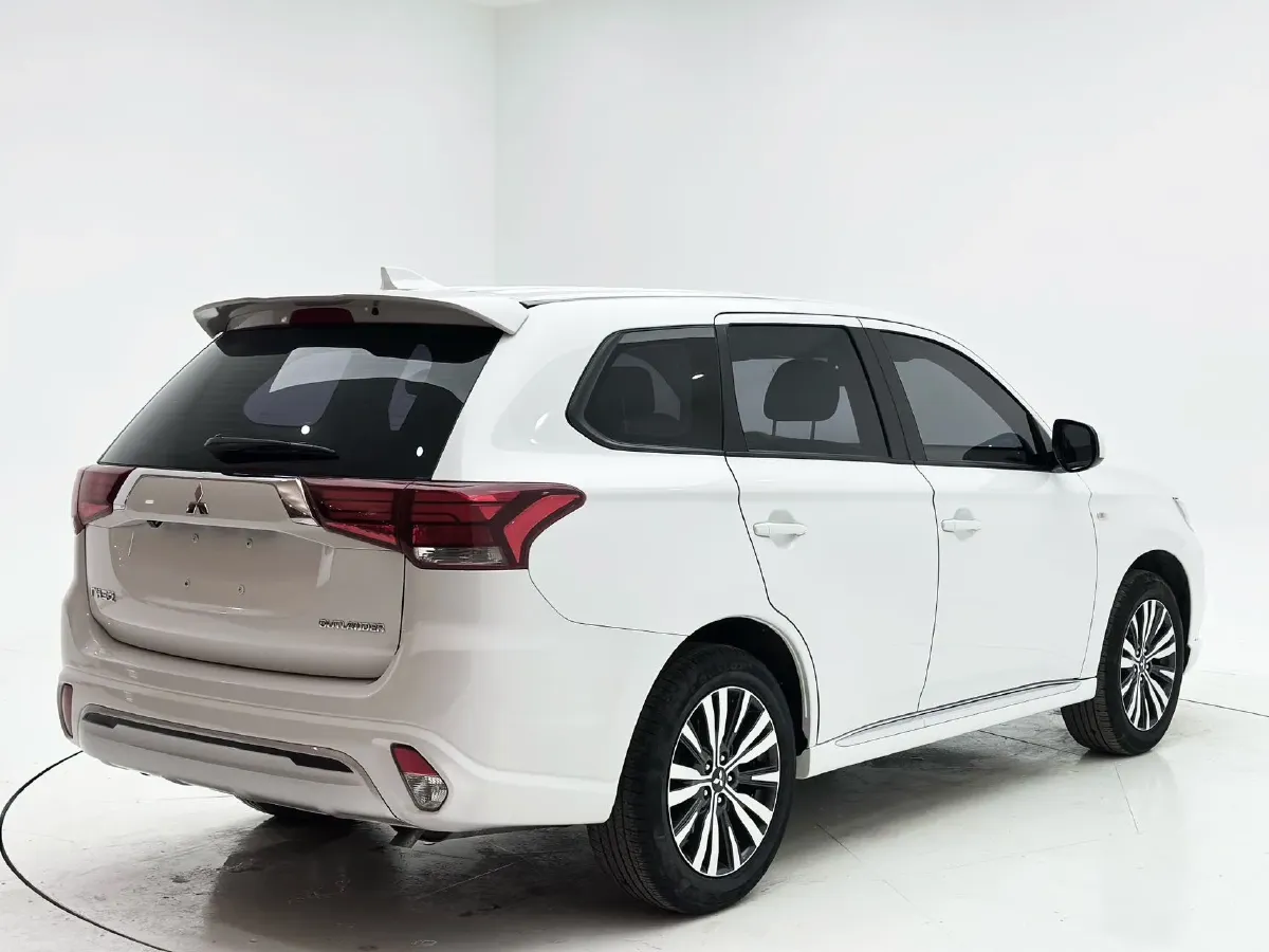 2021 Mitsubishi Outlander 2.0L 166HP L4 CVT,autocango,china used car exporter,china ev exporter,chinese used car exporter,chinese used ev exporter