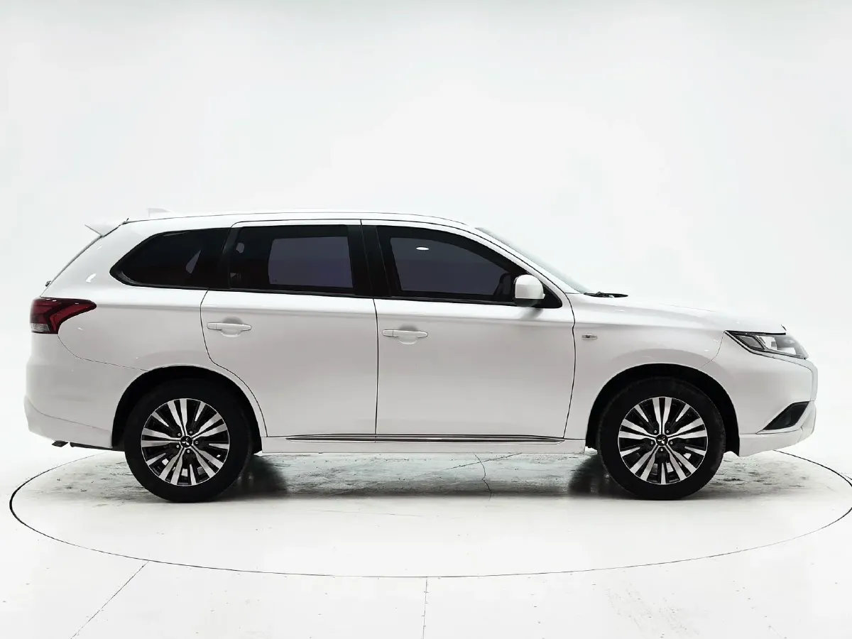 2021 Mitsubishi Outlander 2.0L 166HP L4 CVT,autocango,china used car exporter,china ev exporter,chinese used car exporter,chinese used ev exporter