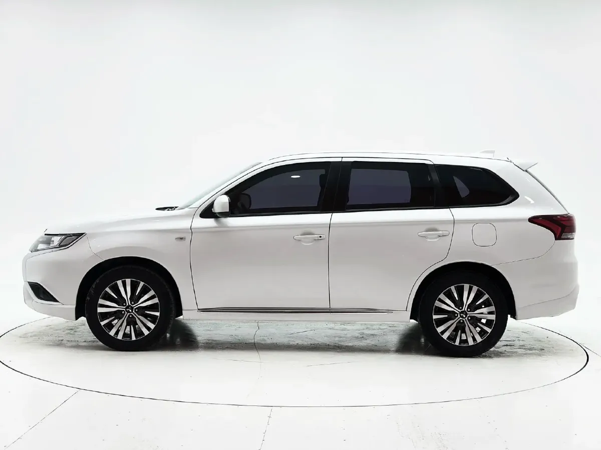 2021 Mitsubishi Outlander 2.0L 166HP L4 CVT,autocango,china used car exporter,china ev exporter,chinese used car exporter,chinese used ev exporter
